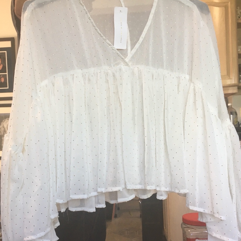 NEW Flowy top w/gold metallic dots & puffy sleeves